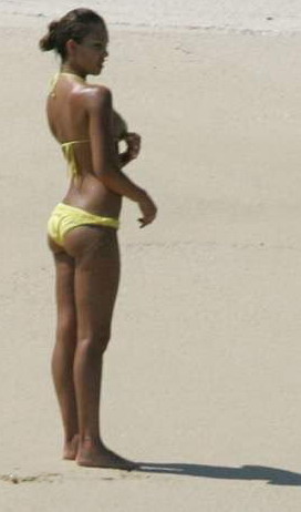 Jessica Alba sur la plage